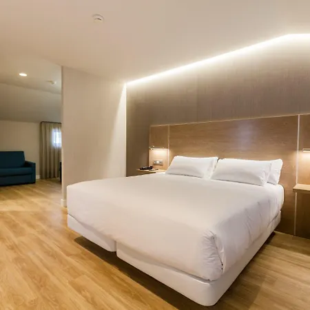 מלון Nh Principado 4*