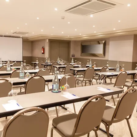 Nh Principado מלון אוביידו